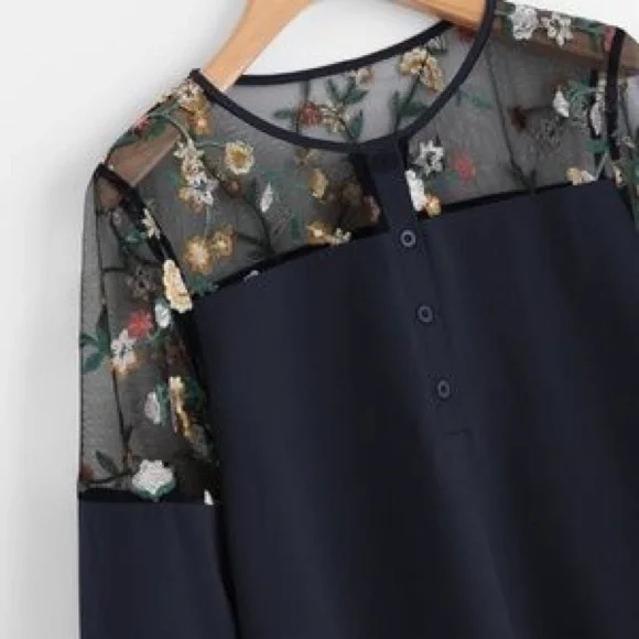 Floral blouse. Size:S - Picture 2 of 8